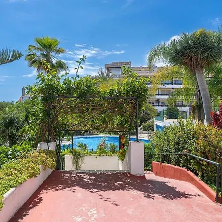 With Sea Views, Pool, Parking And Tennis Court Apartment Marbella