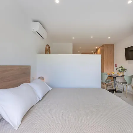 With Sea Views, Pool, Parking And Tennis Court Marbella