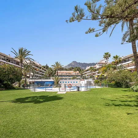With Sea Views, Pool, Parking And Tennis Court Apartment Marbella